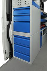 01_cajonera de extracción lateral con acceso por la puerta lateral